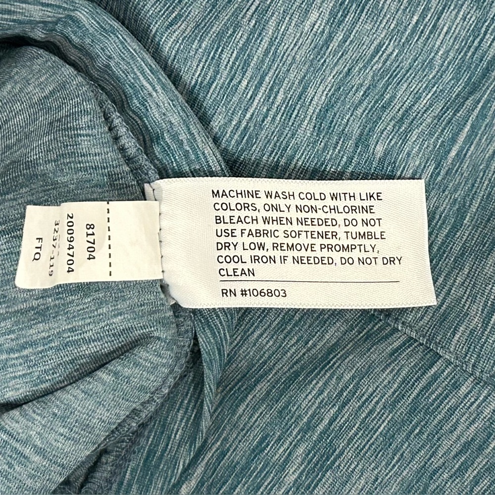 Duluth Trading Company Armachillo V-Neck T Shirt - Women’s Medium - EUC - Teal - Picture 10 of 10